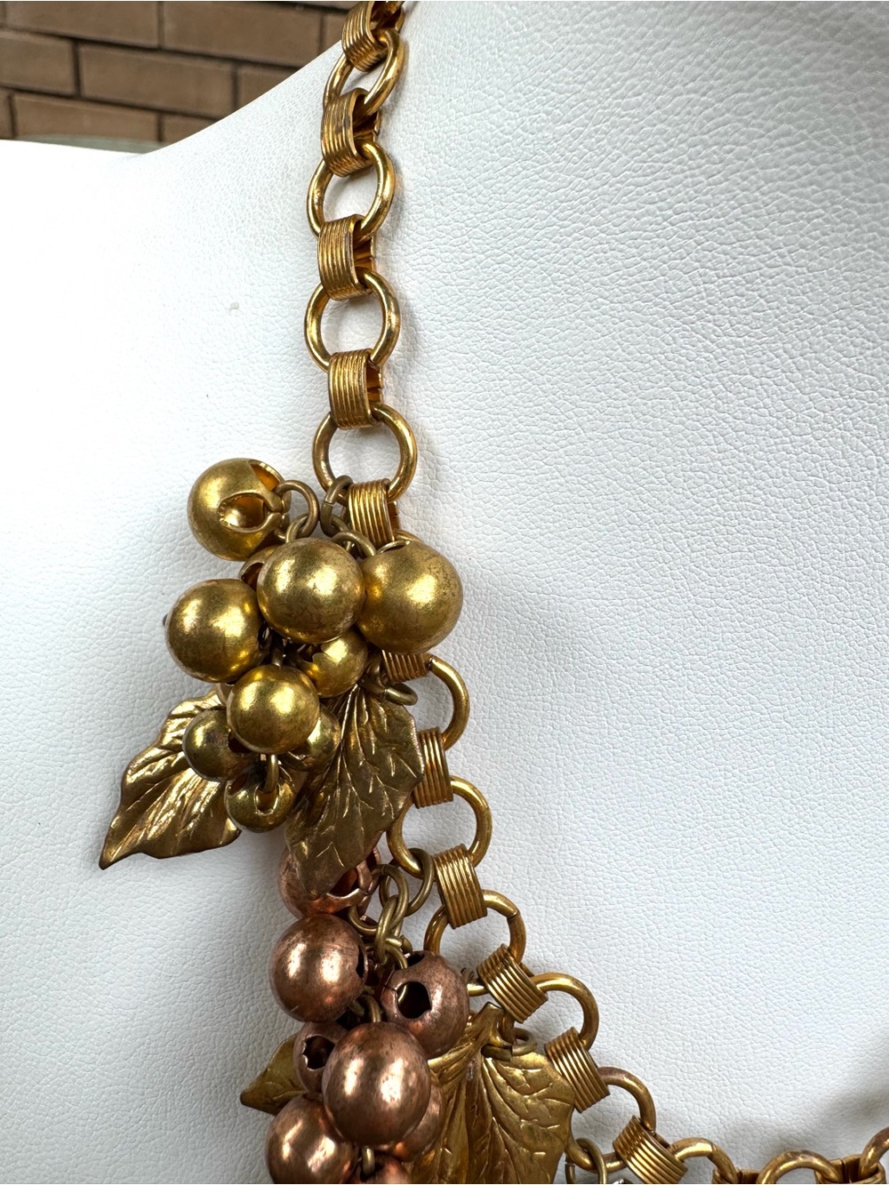 VINTAGE 1940s Copper, Gold-tone, & Silver-tone Grape Cluster Book-chain Necklace - Picture 8 of 11
